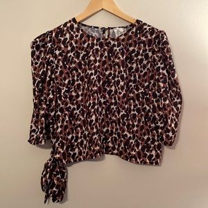 Sadie & Sage Cropped Print Blouse. Size Large.
